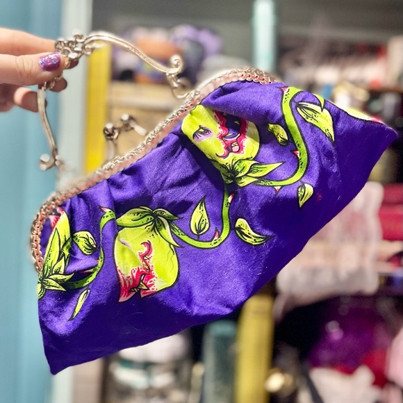 Vintage Style Clutch Purse Made With Audrey Fabric - Picture 1 of 1